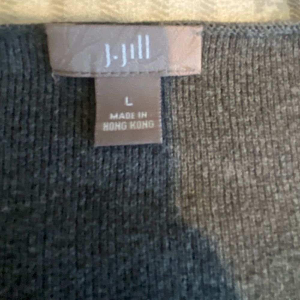 J. Jill V- Neck grey lightweight sweater 3/4 sleeve NWOT size L. - Picture 10 of 12